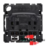Legrand Céliane 2P+F földelt csatlakozóaljzat biztonsági zsaluval, rugós, Legrand 067153