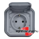 Legrand Plexo 55 süllyesztett 2P+F csatlakozóaljzat csapófedéllel, összeszerelt, rögzítőkörommel és csavaros vezetékbekötéssel, szürke, Legrand 069834L