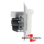 Legrand Suno 2P+F csatlakozóaljzat biztonsági zsaluval, csapófedéllel, IP44 fehér, Legrand 721123