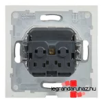 Legrand Suno 2P+F csatlakozóaljzat biztonsági zsaluval, csapófedéllel, IP44 fehér, Legrand 721123