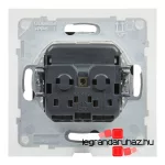 Legrand Suno 2P+F csatlakozóaljzat biztonsági zsaluval, csapófedéllel, IP44 fekete, Legrand 721423