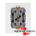Legrand Niloé 2X2P+F aljzat körömmel fehér biztonsági zsaluval, Legrand 764544