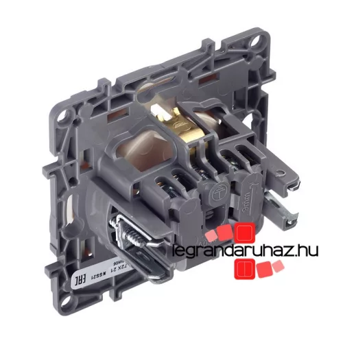 Legrand Niloé 2P+F csatlakozóaljzat biztonsági zsaluval, bézs, Legrand 764629