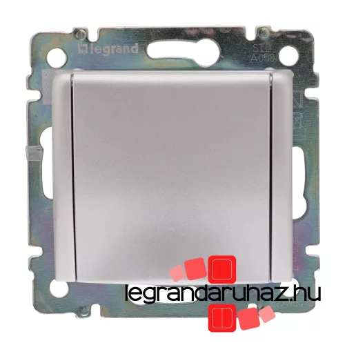 Legrand Valena 2P+F csatlakozóaljzat csapófedéllel alumínium, Legrand 770122