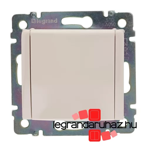 Legrand Valena 2P+F csatlakozóaljzat csapófedéllel, elefántcsont, Legrand 774322