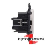Legrand Céliane 2P+F csatlakozóaljzat biztonsági zsaluval, rugós, fehér CF067153-K