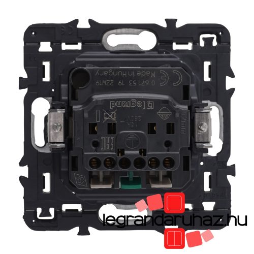 Legrand Céliane 2P+F csatlakozóaljzat biztonsági zsaluval, csapófedéllel, rugós, fehér CF067153CS-K