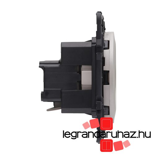 Legrand Céliane 2P+F csatlakozóaljzat biztonsági zsaluval, rugós, titánium CT067153-CS
