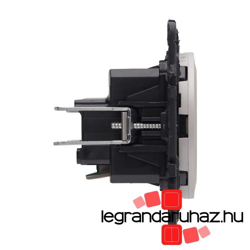 Legrand Céliane 2P+F csatlakozóaljzat biztonsági zsaluval, rugós, titánium CT067153-HK